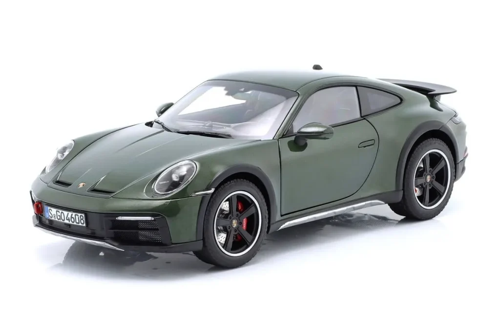 โมเดลรถ 1:18 Porsche 911 (992) Dakar ปี 2023 สีเขียวเมทัลลิก Norev