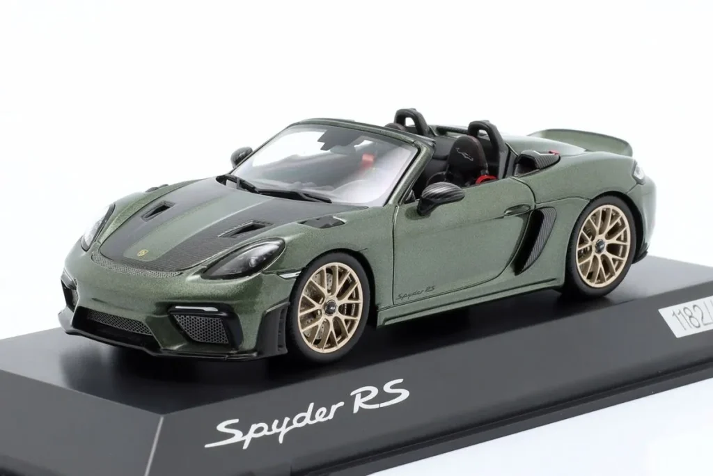 โมเดลรถ 1:43 Porsche 718 (982) Spyder RS ปี 2024 สีเขียวเมทัลลิก Spark
