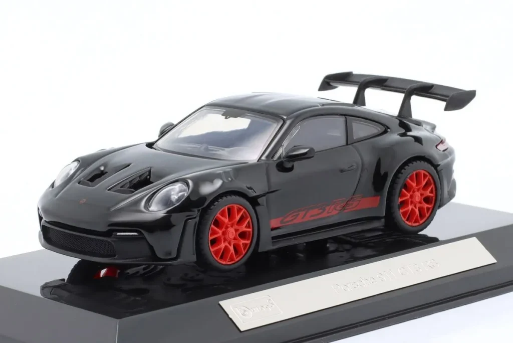 车型 1:43 Porsche 911 (992) GT3 RS 年 2022 黑色 / 红色轮毂 Bburago