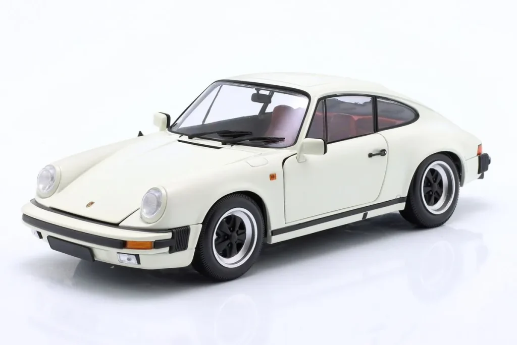 车型 1:18 Porsche 911 Carrera Coupe 3.2 年 1983 白色 Minichamps