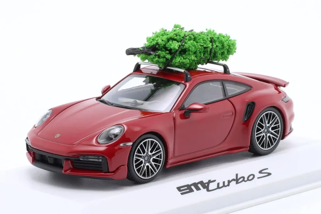车型 1:43 Porsche 911 (992) Turbo S Porsche XMas Edition 红色 / 黑色 Minichamps