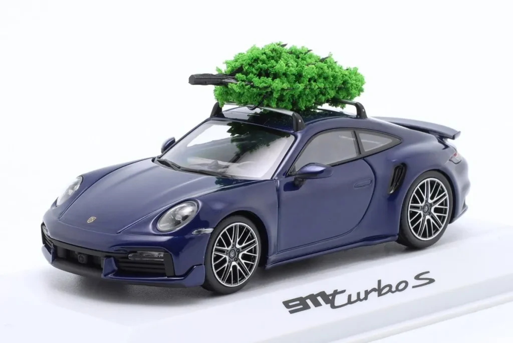 车型 1:43 Porsche 911 (992) Turbo S Porsche XMas Edition 蓝色 / 黑色 Minichamps