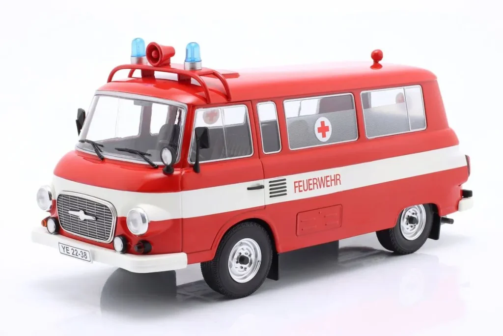 โมเดลรถ 1:18 Barkas B 1000 Kleinbus “Feuerwehr” ปี 1965 สีแดง / ขาว ModelCarGroup