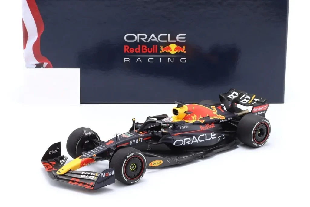 โมเดลรถ 1:18 Red Bull Racing RB18 #1 Max Verstappen ฟอร์มูล่าวัน ปี 2022 Minichamps 113222901