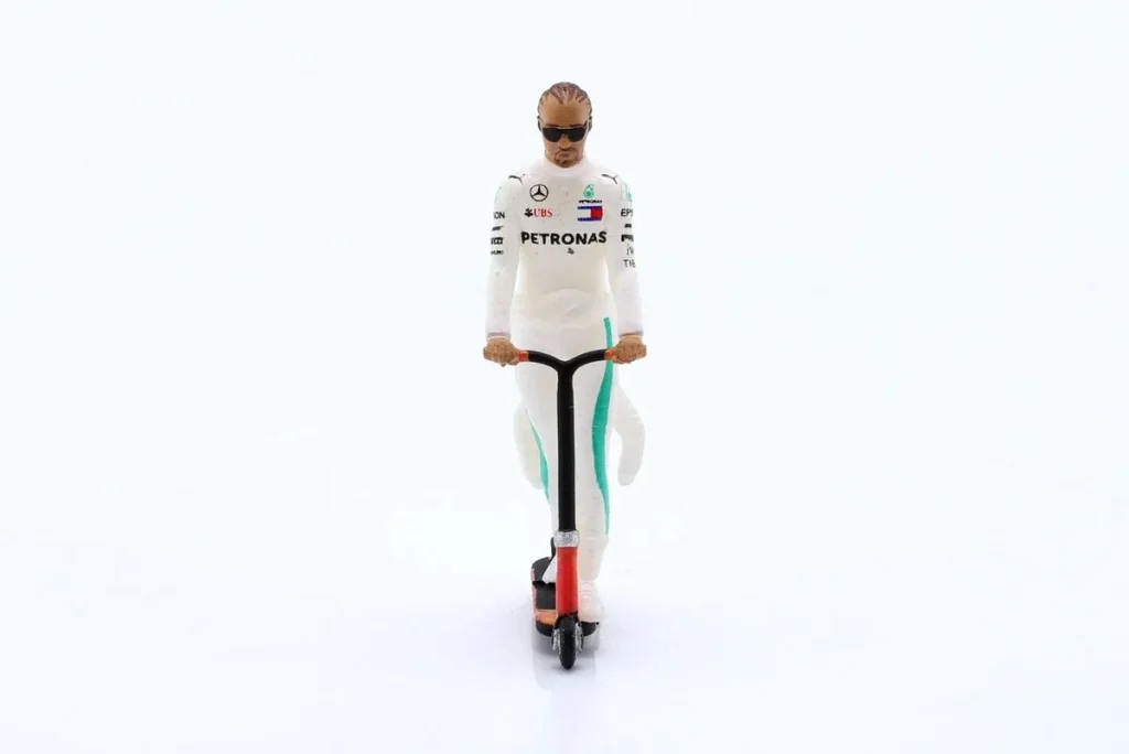 figure 1:43 Lewis Hamilton Skate Scooter Lewis Hamilton Cartrix