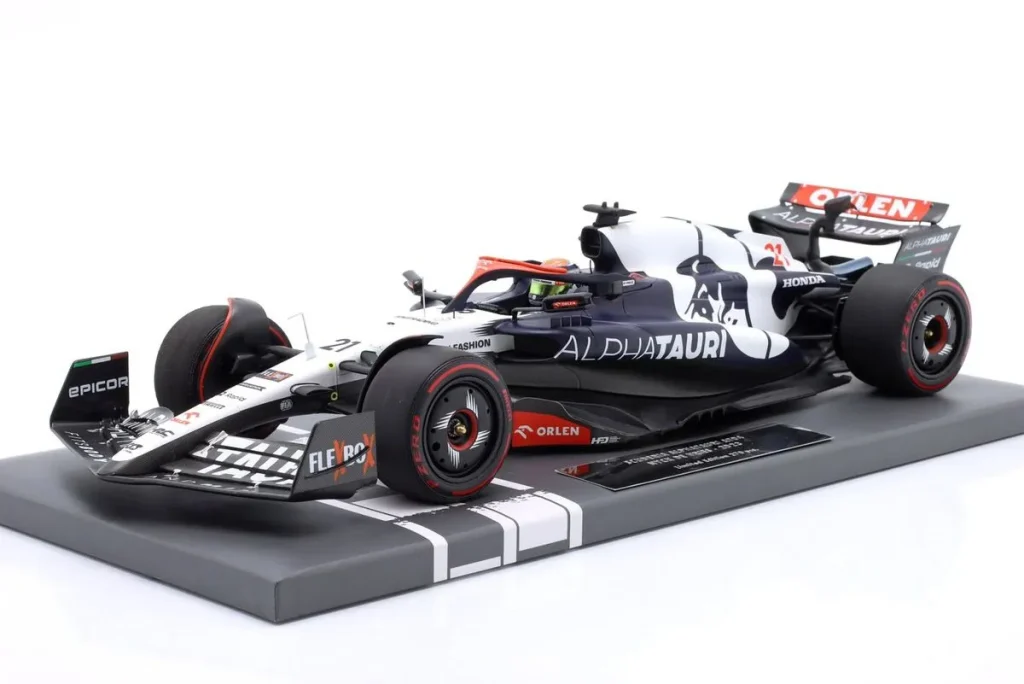 โมเดลรถ 1:18 Alpha Tauri AT04 #21 Nyck de Vries Großbritannien GP (Silverstone) ฟอร์มูล่าวัน ปี 2023 Minichamps 117230121