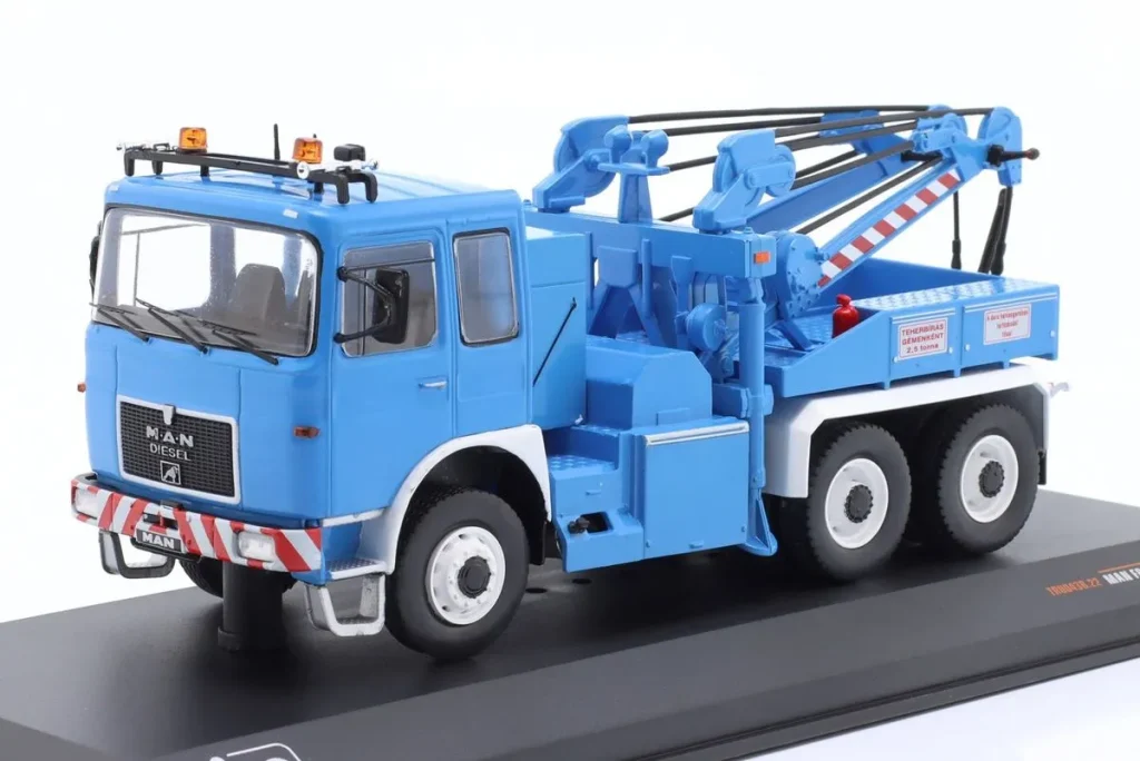 โมเดลรถ 1:43 Man F8 Truck Abschleppwagen ปี 1982 สีน้ำเงิน Ixo