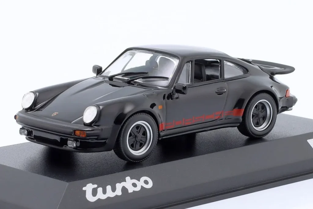 车型 1:43 Porsche 911 (930) Turbo “50 Jahre Porsche Design” 黑色含黑色轮毂 Minichamps