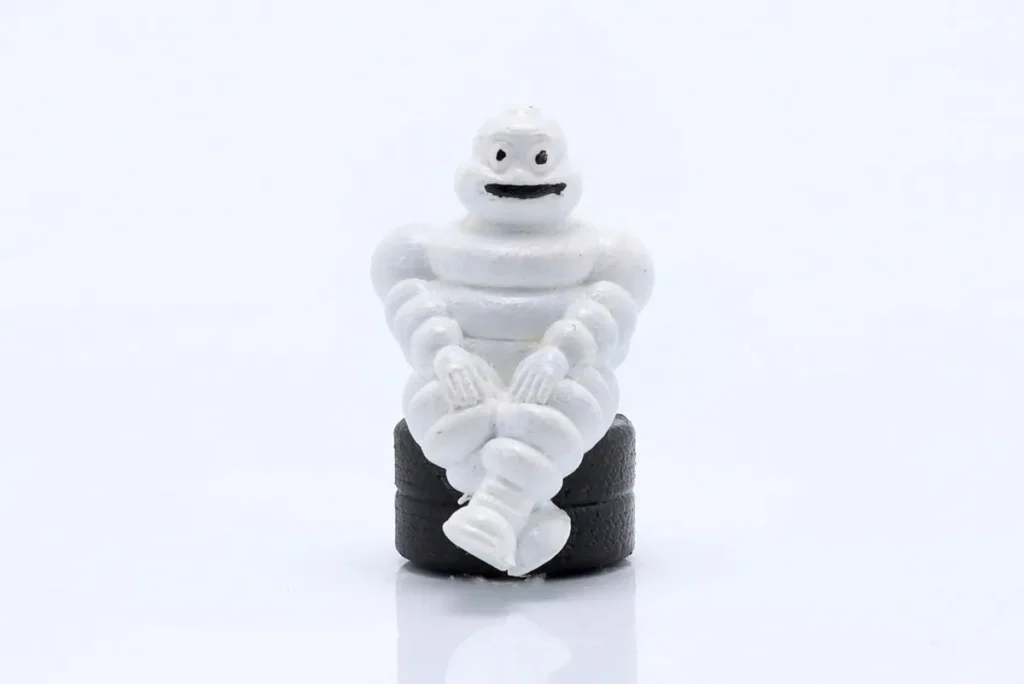 ฟิกเกอร์ 1:43 Michelin ยาง sitzende สีขาว Cartrix