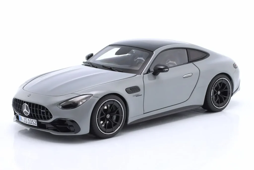 โมเดลรถ 1:18 Mercedes-Benz AMG GT 43 สีเทา NZG