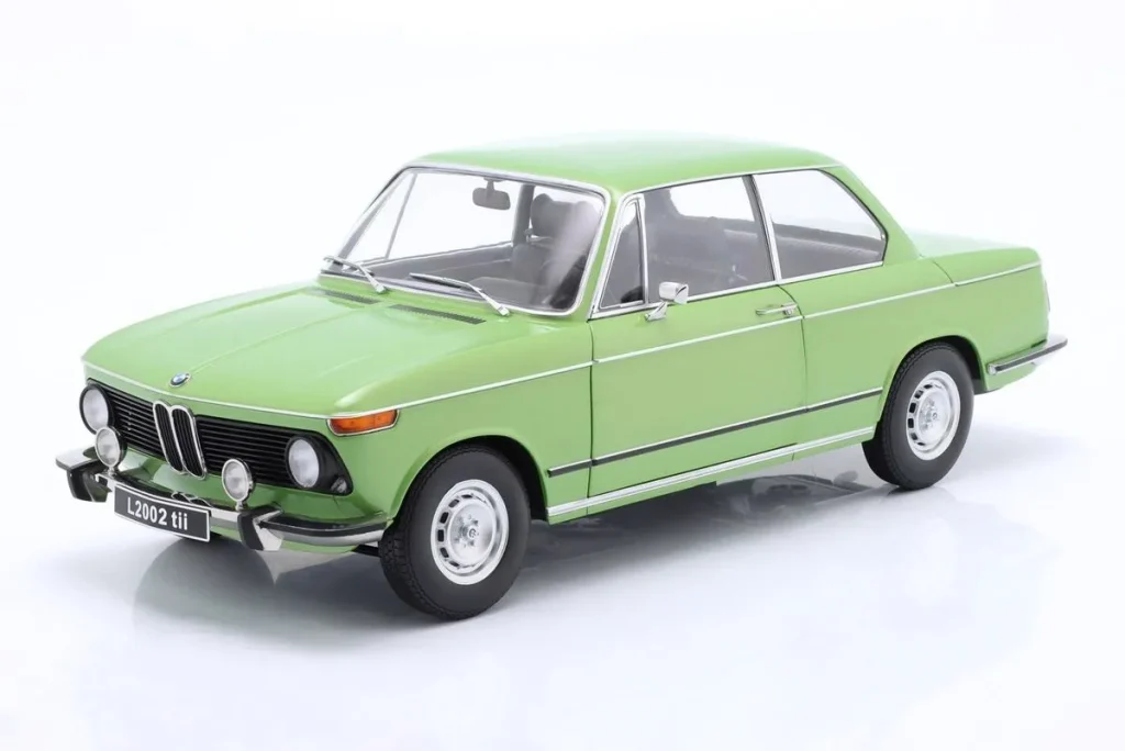 โมเดลรถ 1:12 BMW L2002 tii 2.Serie ปี 1974 สีเขียวเมทัลลิก KK-Scale