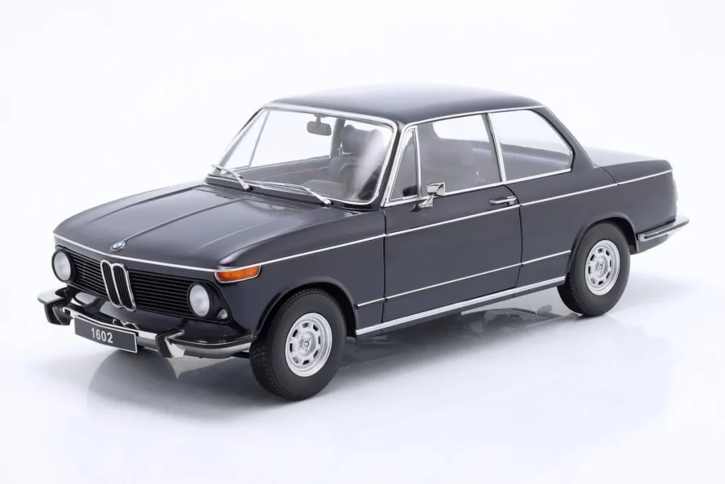 โมเดลรถ 1:12 BMW 1602 2.Serie ปี 1974 สีน้ำเงินเข้ม KK-Scale