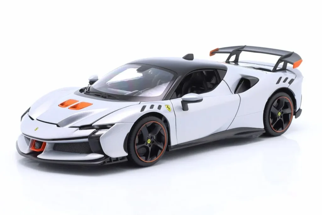 โมเดลรถ 1:18 Ferrari SF90XX Stradale ปี 2024 สีขาว เมทัลลิก (bianco artico) Bburago