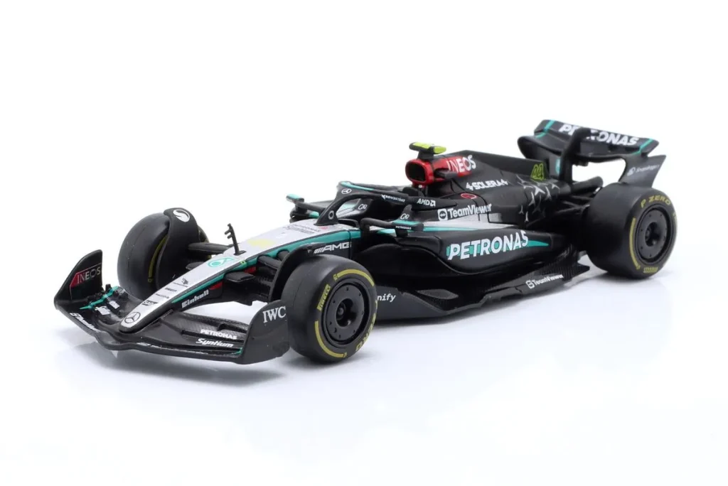 โมเดลรถ 1:43 Mercedes-AMG F1 W15 E #44 Lewis Hamilton ฟอร์มูล่าวัน ปี 2024 Bburago