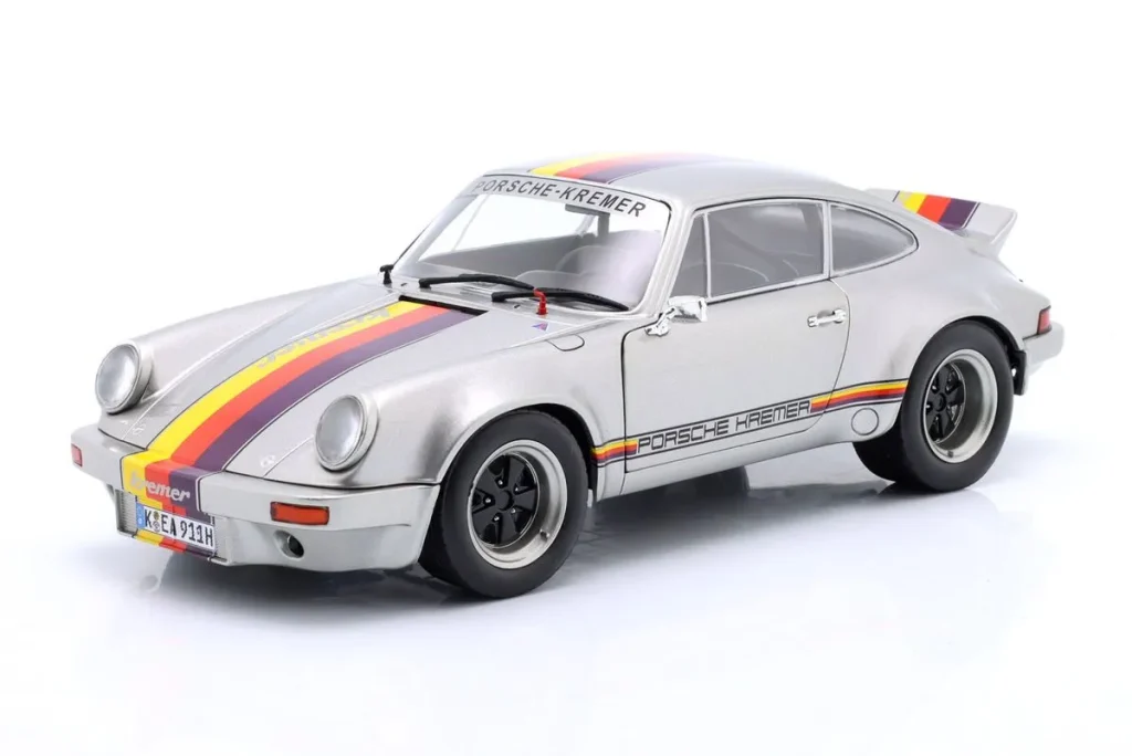 โมเดลรถ 1:18 Porsche 911 RSR Kremer Design ปี 1973 สีเงิน เมทัลลิก พร้อม Dekor (schwarz-แดง-gold) Solido