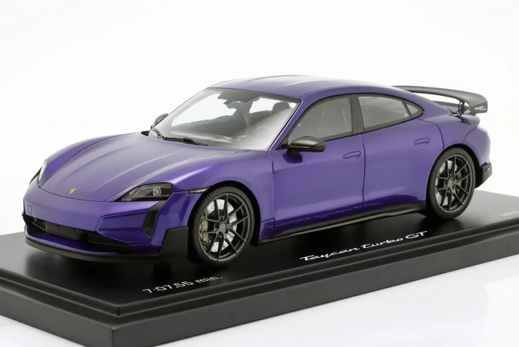 โมเดลรถ 1:18 Porsche Taycan Turbo GT Lars Kern Nürburgring Nordschleife 7:07,55 min (2024) Minichamps