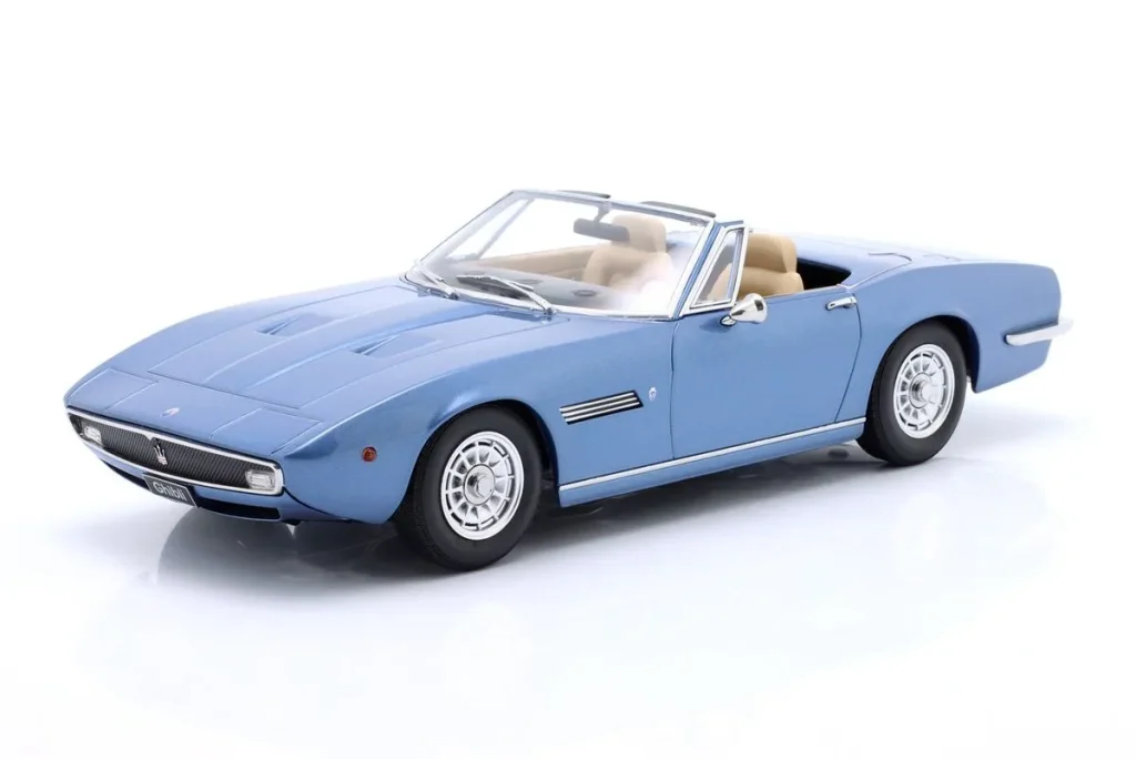 โมเดลรถ 1:18 Maserati Ghibli Spider ปี 1970 สีฟ้าอ่อนเมทัลลิก KK-Scale