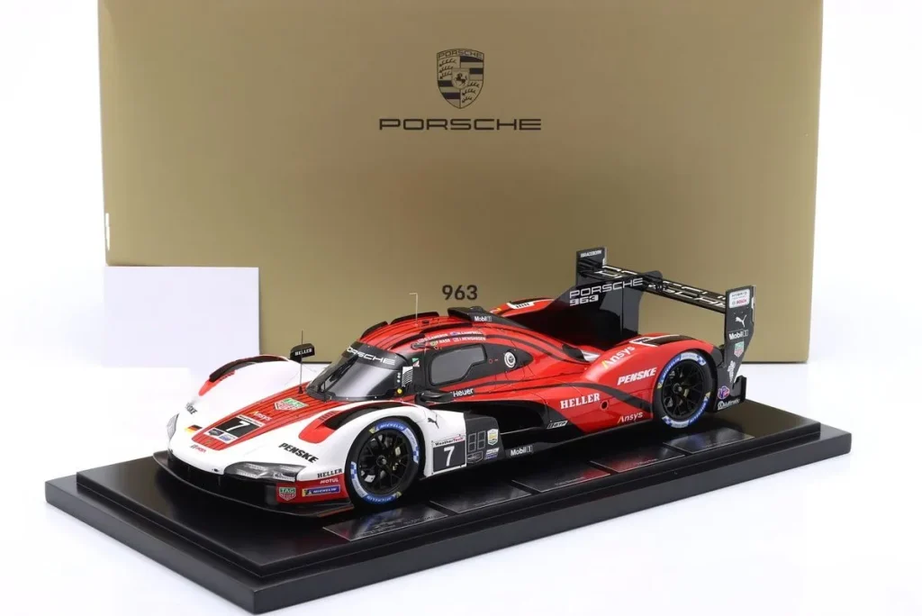 โมเดลรถ 1:18 Porsche 963 #7 Dane Cameron, Matt Campbell, Felipe Nasr, Josef Newgarden 24 ชั่วโมง เดย์โทนา ปี 2024 Spark