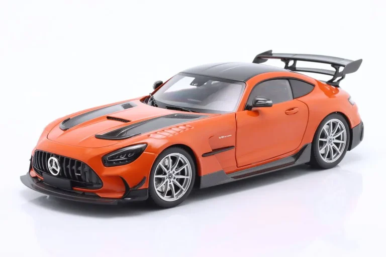 Model 1:18 Mercedes-Benz AMG GT year 2021 orange / silver Wheels Minichamps