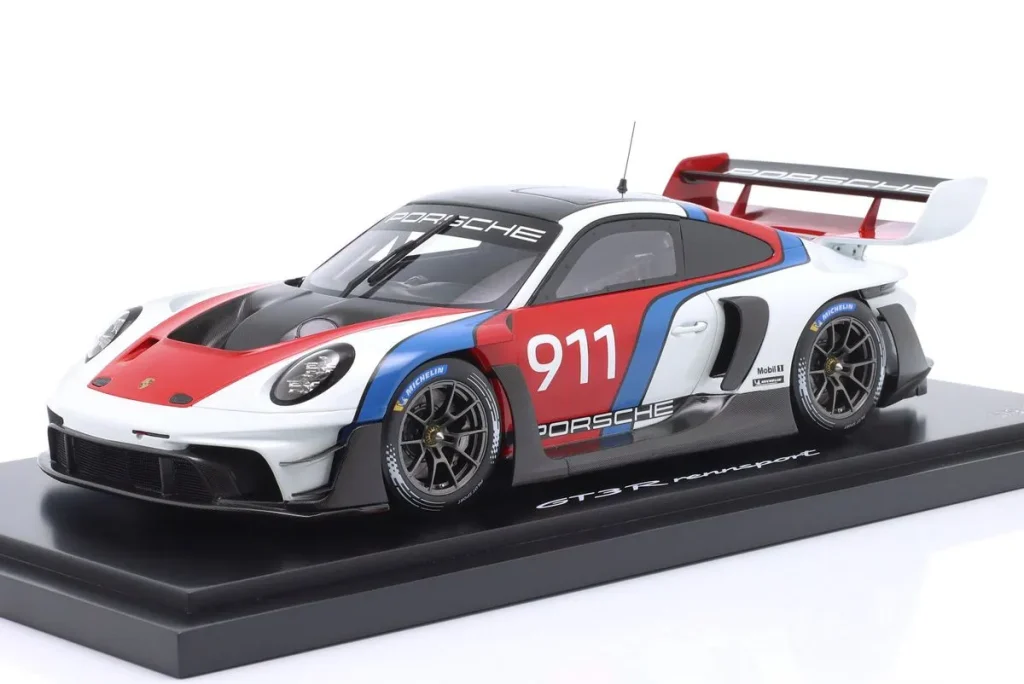 车型 1:18 Porsche 911 (992) GT3 R Rennsport #911 颜色 multicolour Spark