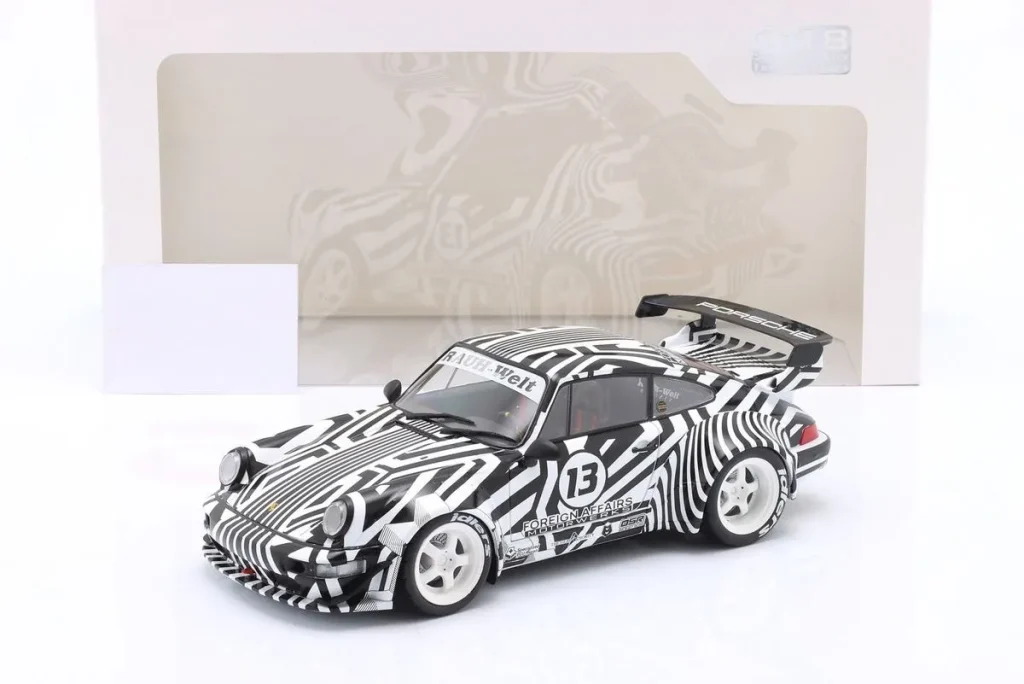 车型 1:18 Porsche 911 (964) RWB Rauh-Welt #13 “The Zebra” 年 2022 白色 / 黑色 Solido