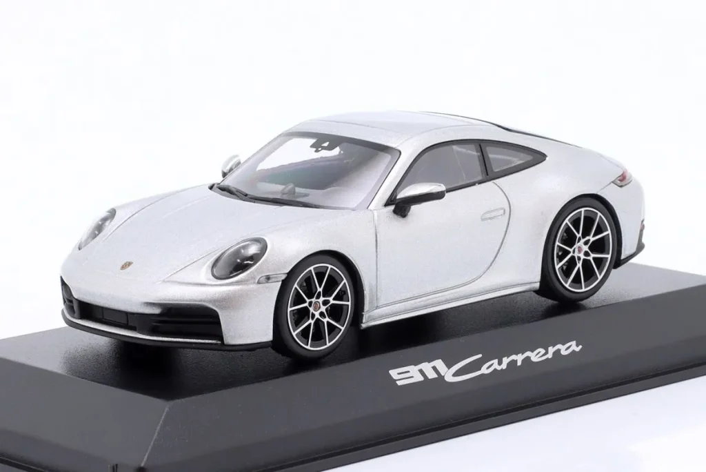 车型 1:43 Porsche 911 (992 II) Carrera Coupé 年 2024 Minichamps