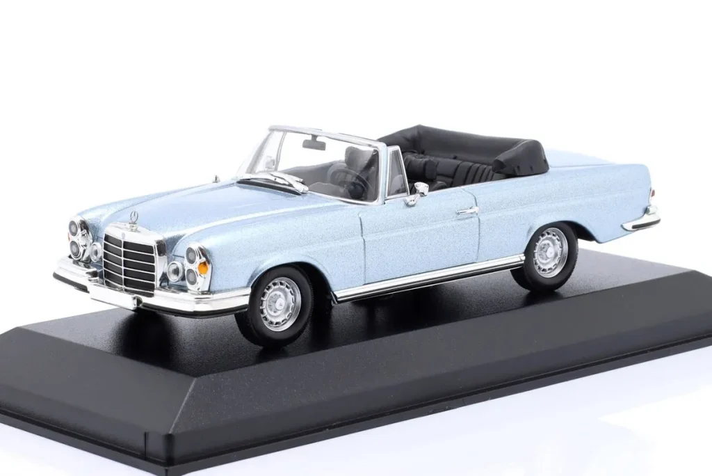 โมเดลรถ 1:43 Mercedes-Benz 280 SE 3.5 (W111) ปี 1970 สีฟ้าอ่อนเมทัลลิก Minichamps