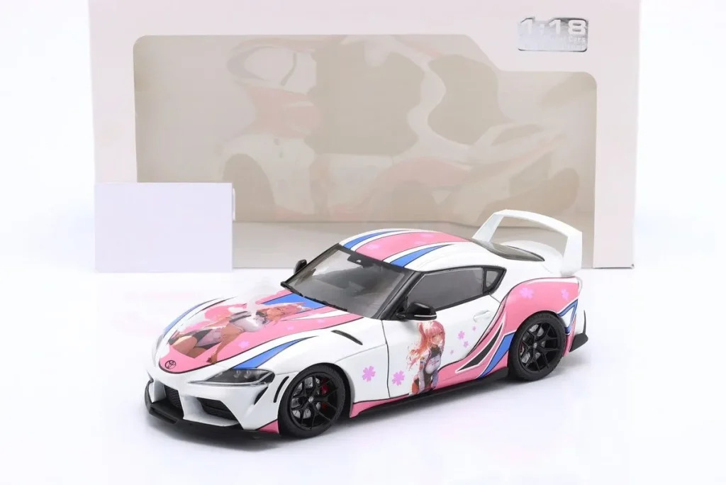 车型 1:18 Toyota GR Supra Solido Works “Itasha” 年 2024 白色 / 粉色 / Dekor Solido