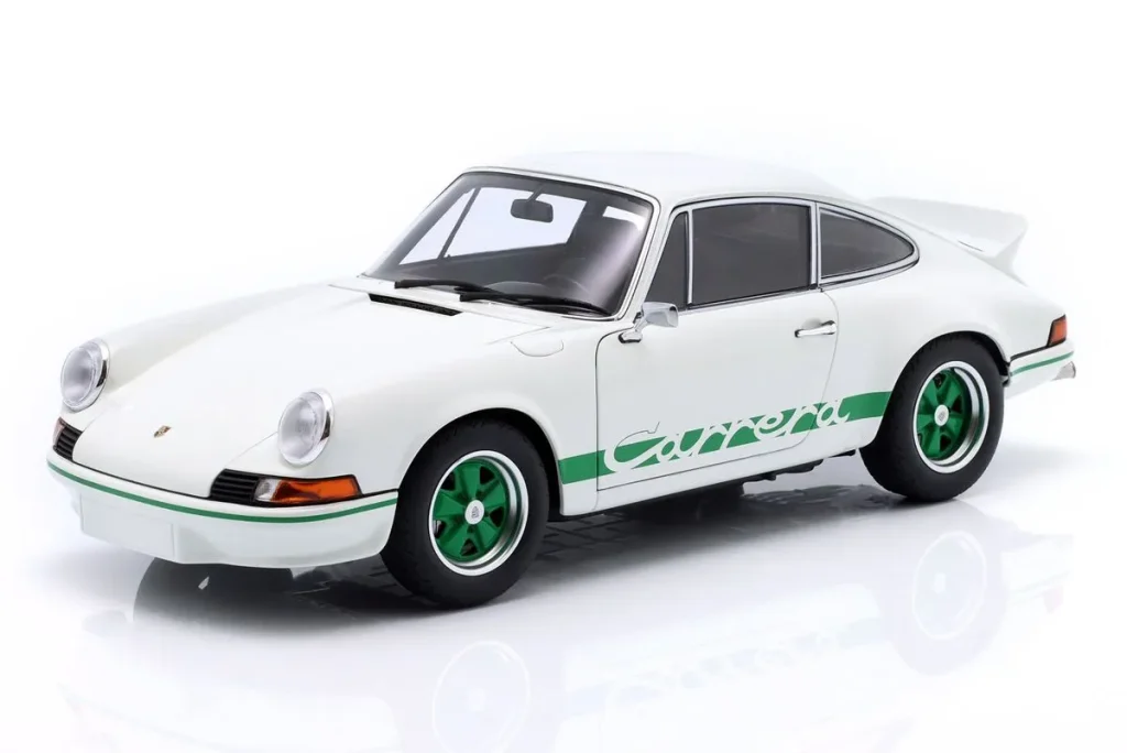 โมเดลรถ 1:18 Porsche 911 Carrera RS 2.7 สี Grand Prix ขาว / เขียว AUTOart