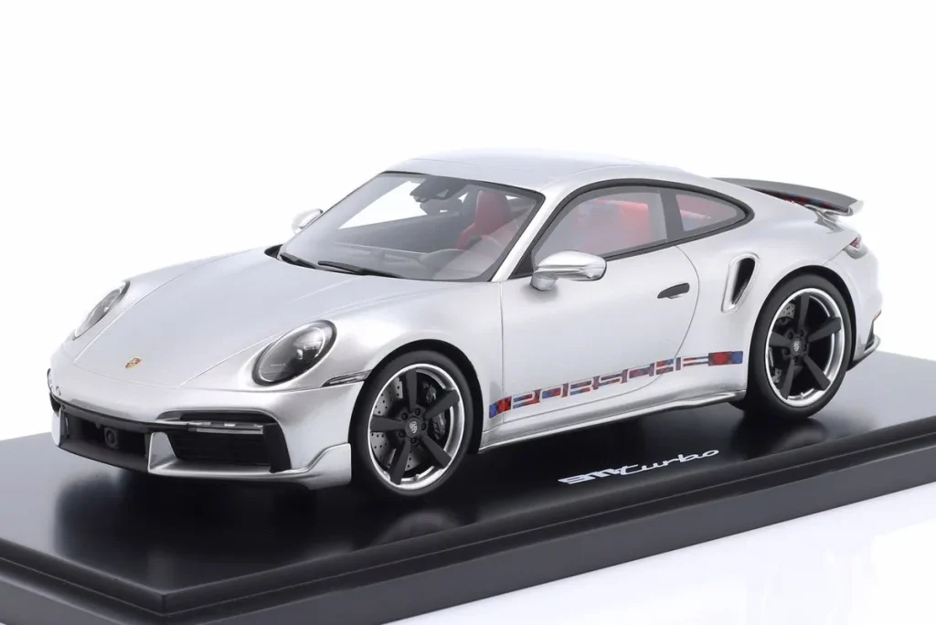 โมเดลรถ 1:18 Porsche 911 First Turbo Sonderwunsch Remastered (992) #008 ปี 2023 สีเงิน Spark