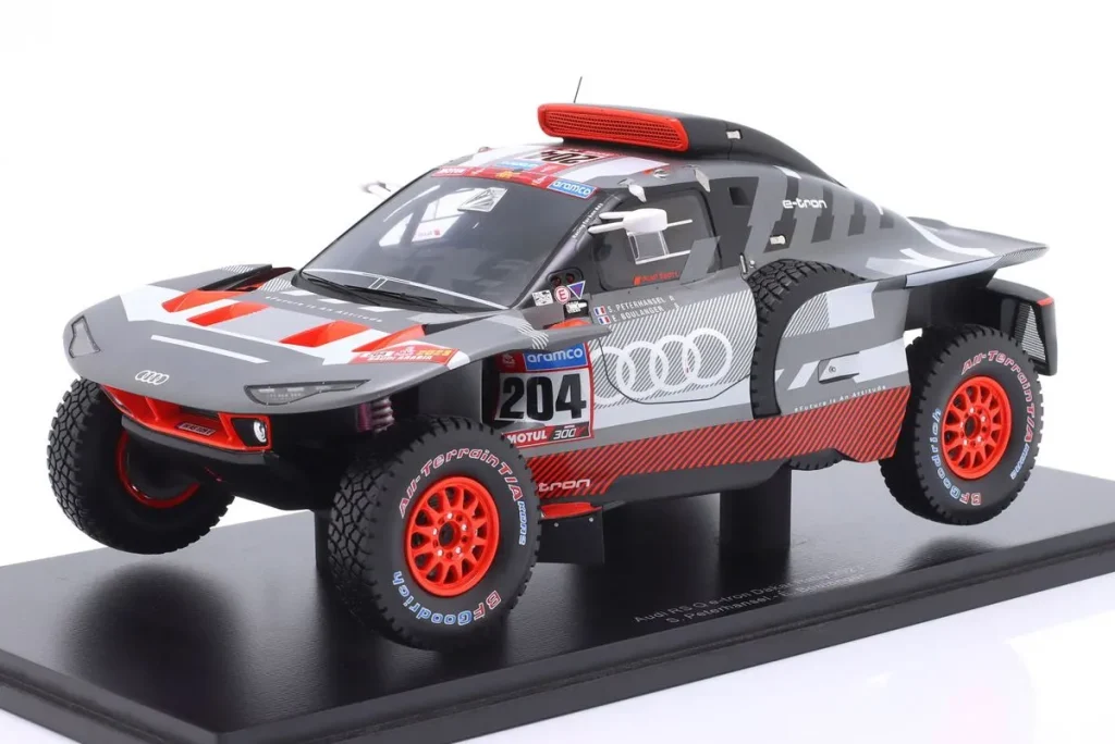 车型 1:18 Audi RS Q e-tron E2 #204 Stéphane Peterhansel, Edouard Boulanger 年 2023 Spark