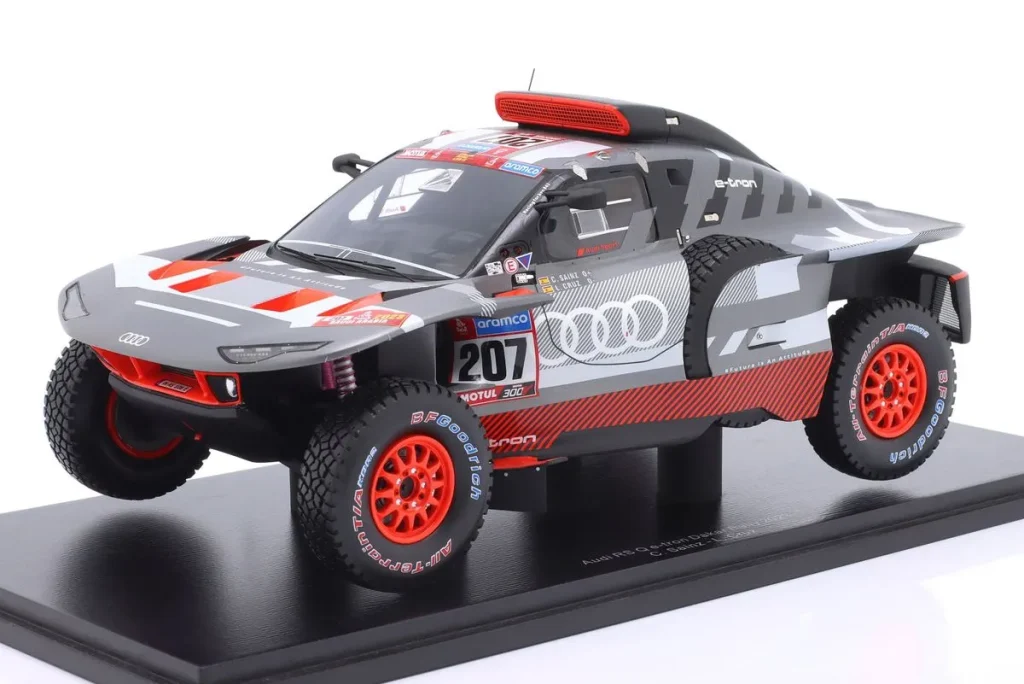 车型 1:18 Audi RS Q e-tron E2 #207 Carlos Sainz, Lucas Cruz 年 2023 Spark
