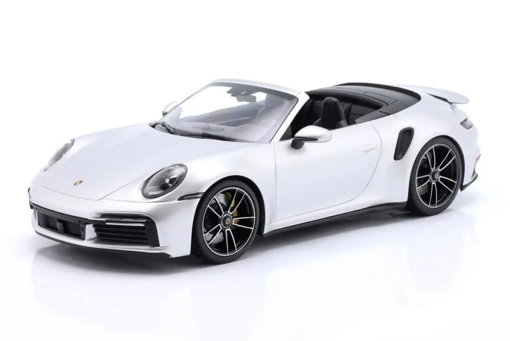 โมเดลรถ 1:18 Porsche 911 (992) Turbo S Cabriolet ปี 2020 สีเงิน Minichamps