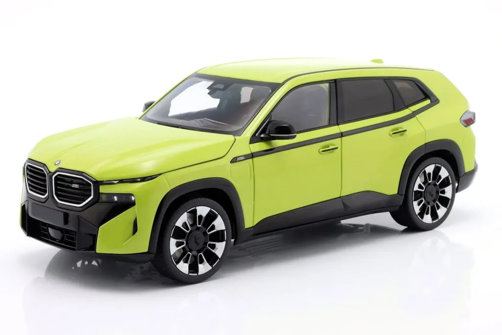 โมเดลรถ 1:18 BMW XM (G09) SUV ปี 2023 สี Sao Paulo เหลือง Minichamps