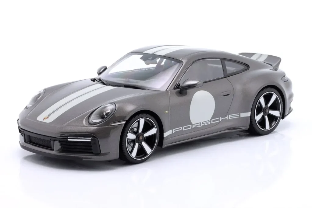 โมเดลรถ 1:18 Porsche 911 (992) Sport Classic ปี 2022 สีเทา เมทัลลิก พร้อม Dekor Minichamps