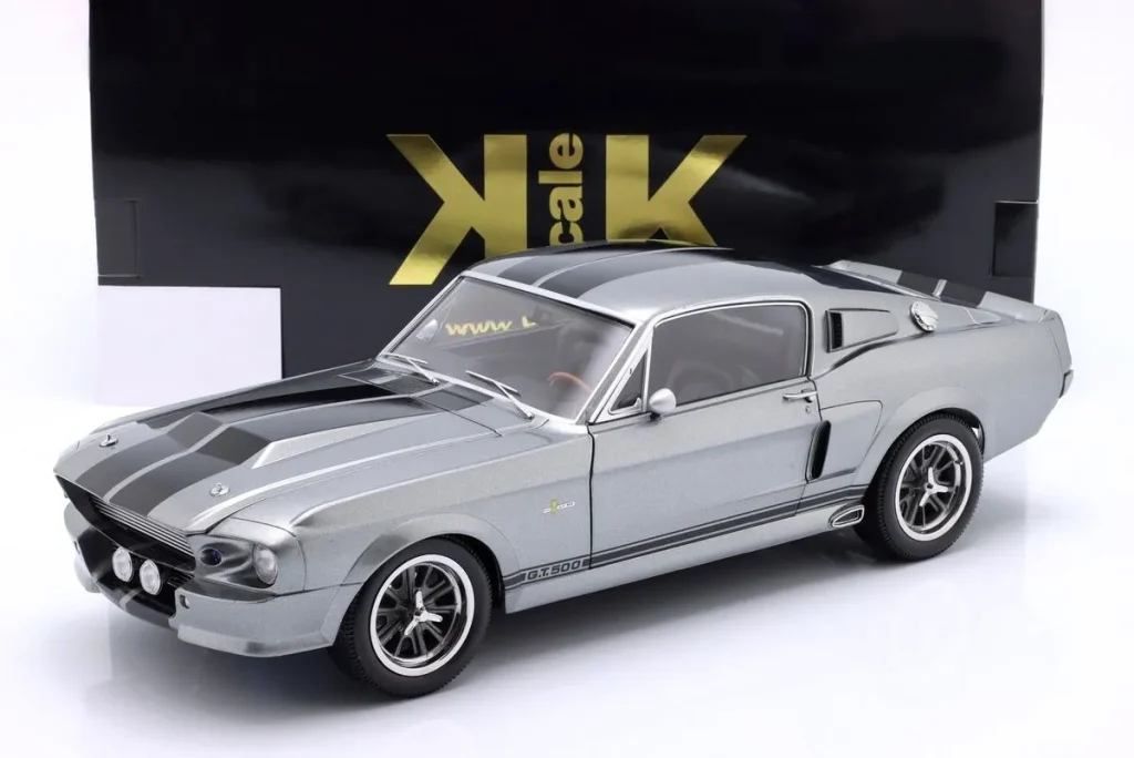 โมเดลรถ 1:12 Ford Mustang Shelby GT500 “Eleanor” Film “Gone in 60 Seconds” (2000) (deutscher Titel: “Nur noch 60 Sekunden”) ปี 1967 สีเทาเงิน เมทัลลิก พร้อม ดำ Streifen KK-Scale