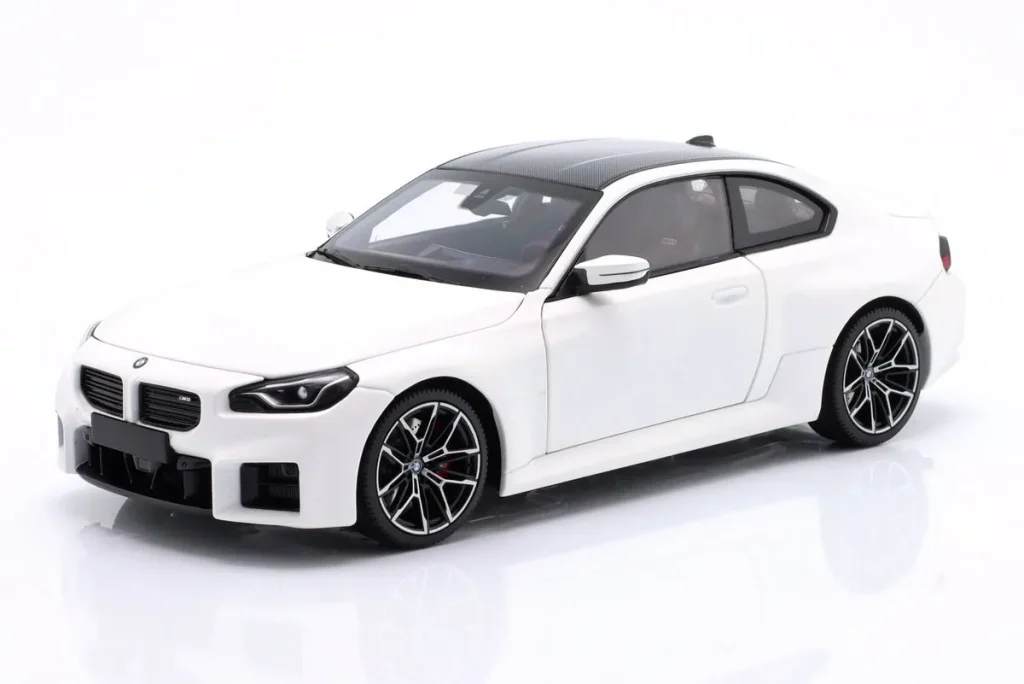 โมเดลรถ 1:18 BMW M2 (G87) ปี 2023 สีขาว Minichamps