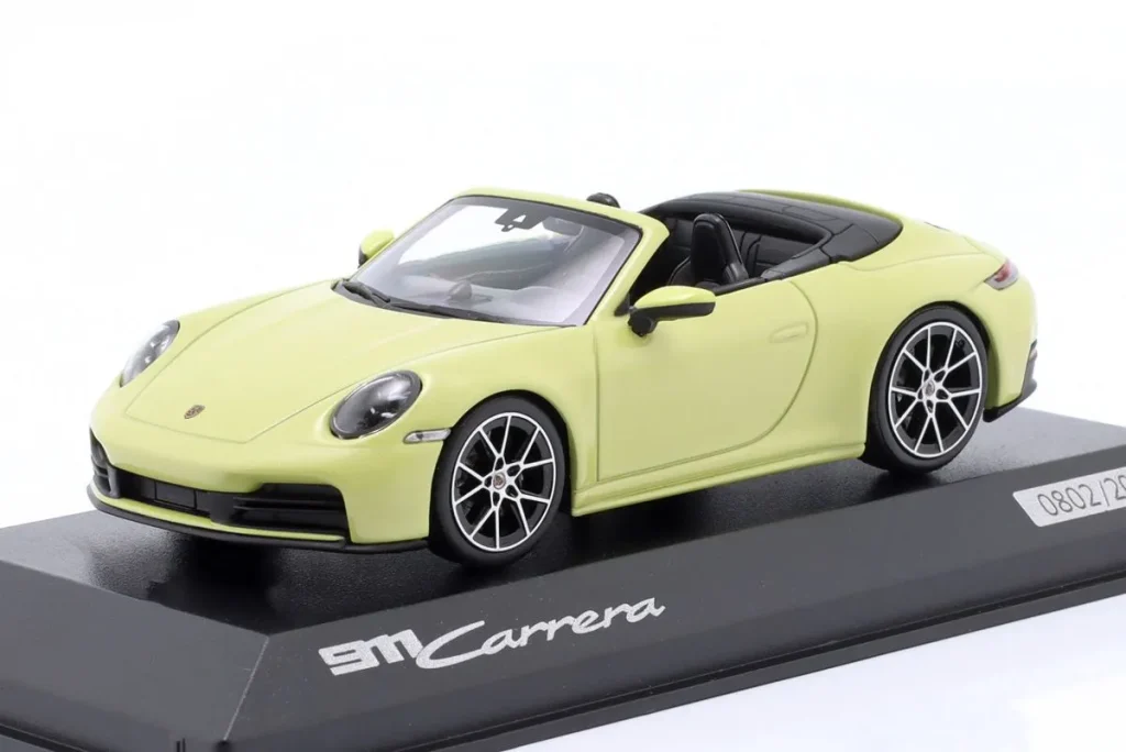 车型 1:43 Porsche 911 (992.2) Carrera Cabriolet 黄色 Minichamps
