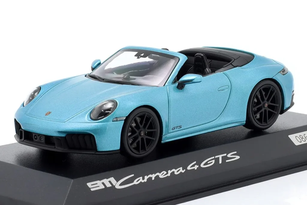 车型 1:43 Porsche 911 (992.2) Carrera 4 GTS Cabriolet 年 2024 蓝色 Minichamps