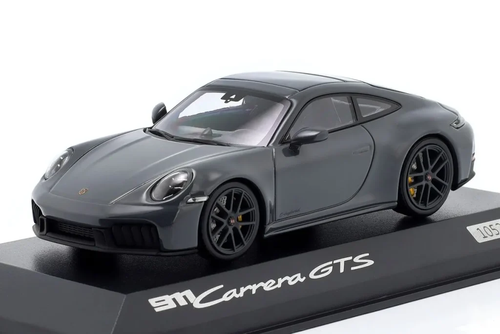 车型 1:43 Porsche 911 (992.2) Carrera GTS Coupé 年 2024 灰色 Minichamps