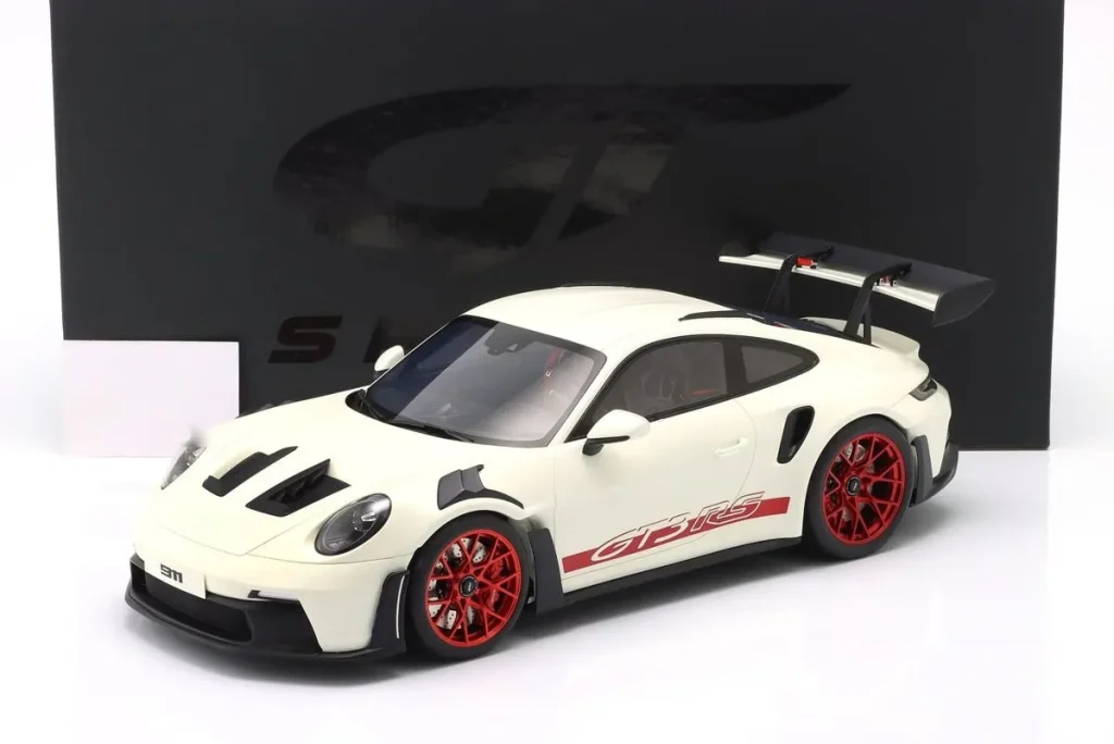 车型 1:12 Porsche 911 (992) GT3 RS 2022 Tribute Carrera RS 年 2022 白色 / 红色 GT-SPIRIT