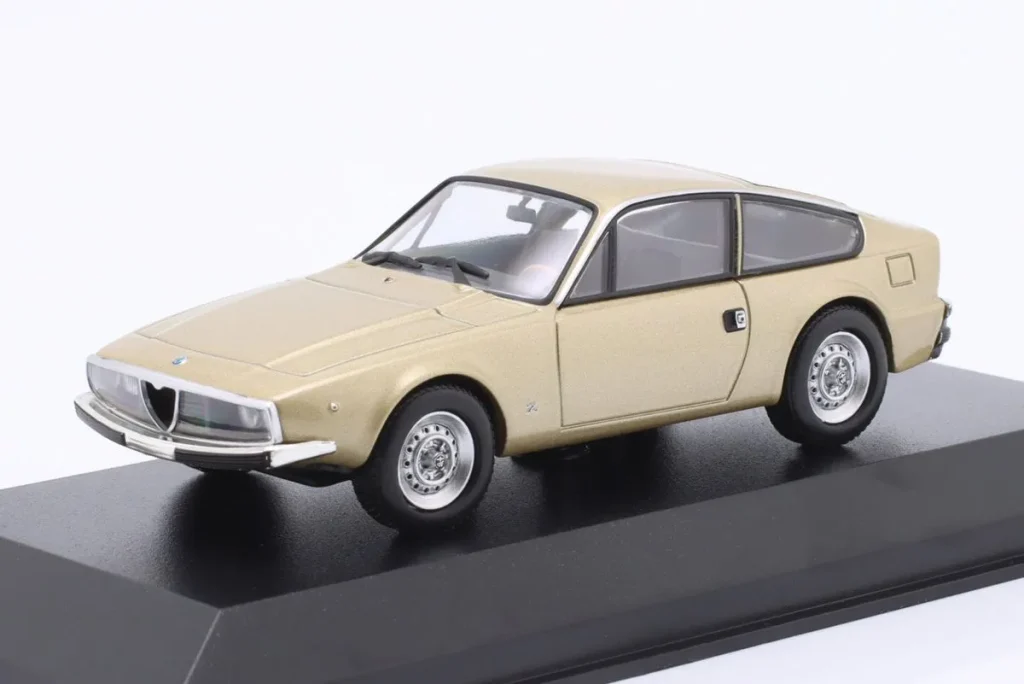 车型 1:43 Alfa Romeo 1600 Junior Z 年 1972 金色 Minichamps