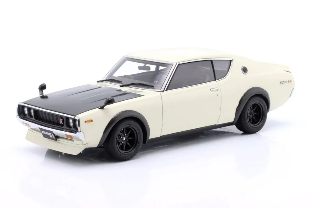 车型 1:18 Nissan Skyline 2000 GT-R SPEZ (KPGC110) Tuned Version 年 1973 白色 / 黑色 AUTOart
