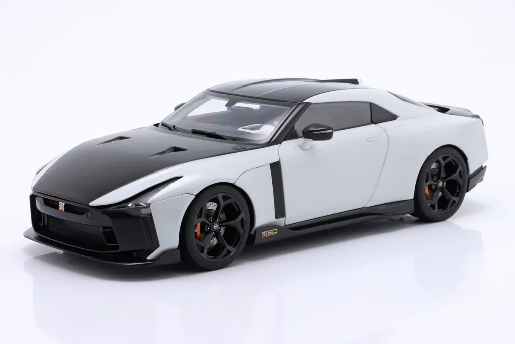 โมเดลรถ 1:18 Nissan GT-R50 by Italdesign ปี 2020 สีขาวเมทัลลิก / ดำ AUTOart