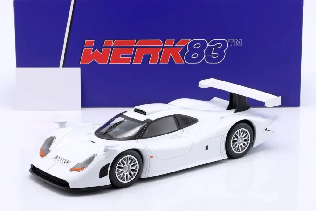 โมเดลรถ 1:18 Porsche 911 GT1 Street Version ปี 1998 สีขาว WERK83