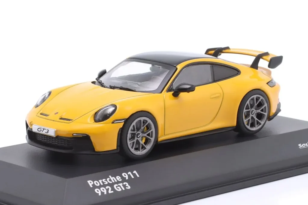 โมเดลรถ 1:43 Porsche 911 (992) GT3 ปี 2023 สีเหลือง Solido