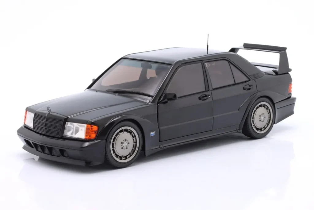 车型 1:18 Mercedes-Benz MB 190 (W201) EVO II 年 1990 黑色 Solido