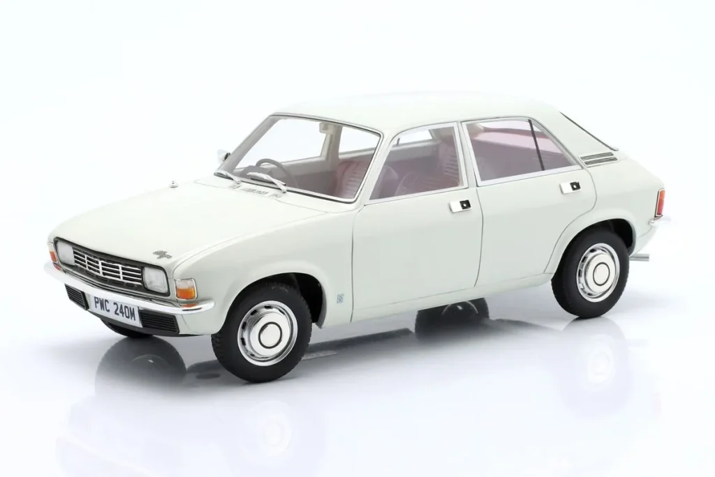 โมเดลรถ 1:18 Austin Allegro ปี 1973 สีขาว Cult Scale Models