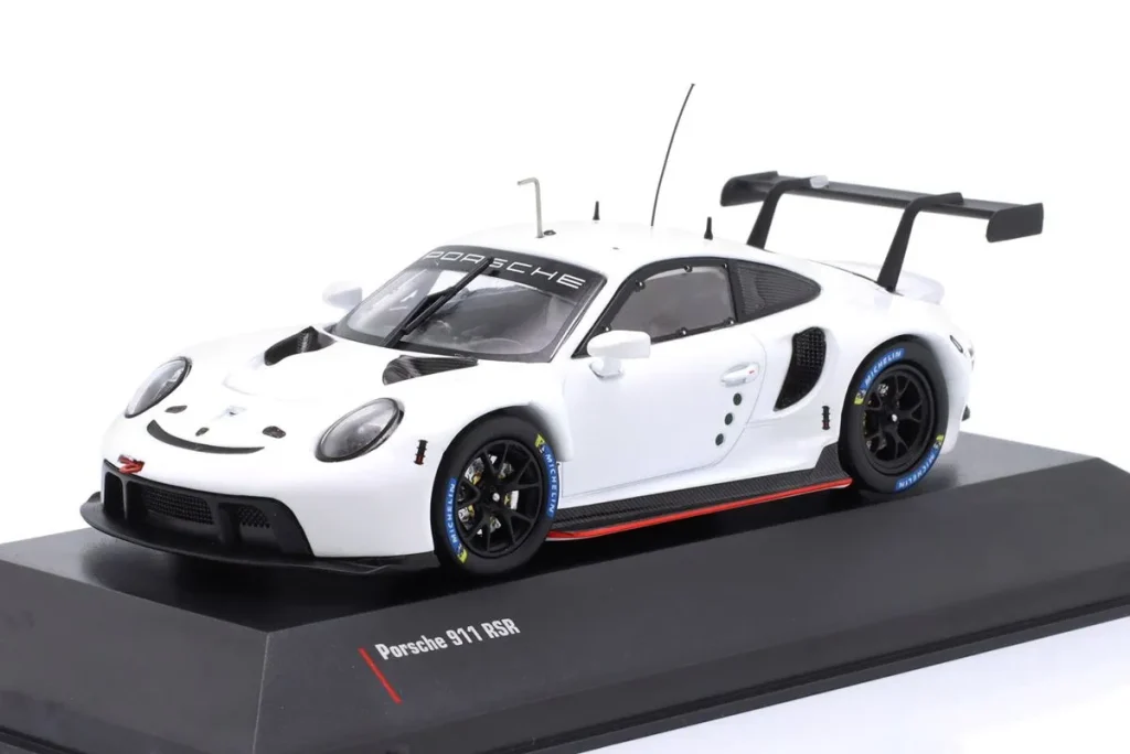 โมเดลรถ 1:43 Porsche 911 RSR Plain Body Edition สีขาว Ixo