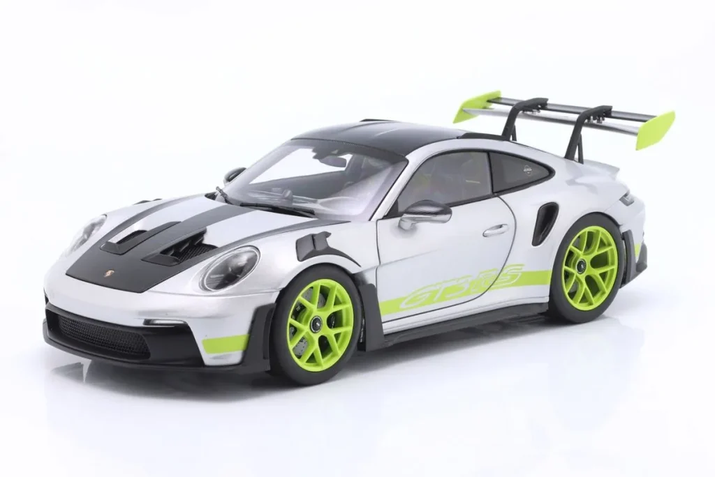 โมเดลรถ 1:18 Porsche 911 (992) GT3 RS สี GT-silbermetallic / เขียว Norev